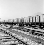 171685 Afbeelding van een containertrein op het emplacement Waalhaven-Zuid te Rotterdam.